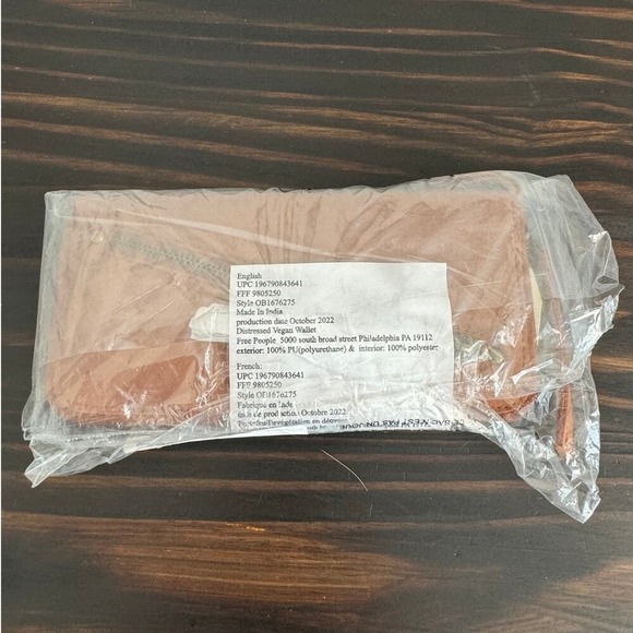 Free People Distressed Vegan Leather Wallet NWT - Picture 10 of 11